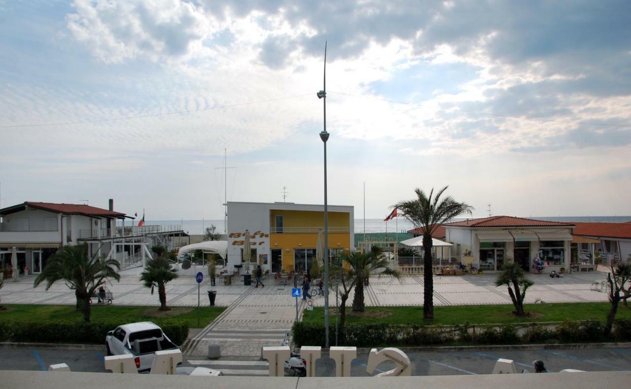 Hotel Alba Sul Mare à Lido di Camaiore Extérieur photo